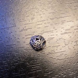 Flower Pandora charm, in great condition